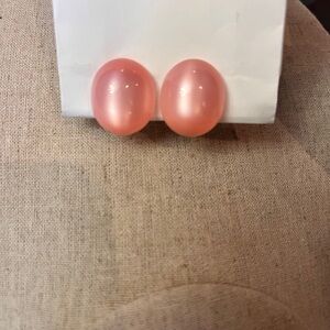 Vintage Richelieu Pearl-Look Pink Lustre Thermoset Oval Screwback Earrings